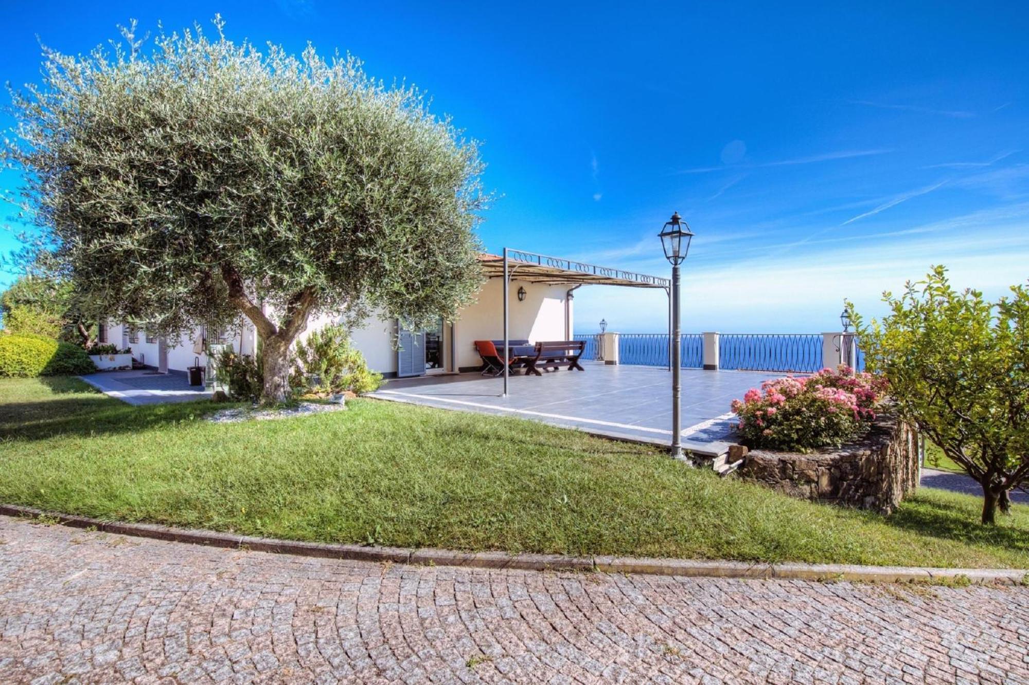 Villa Lucia Riviera Dei Fiori Pool - Happy Rentals サンレモ エクステリア 写真