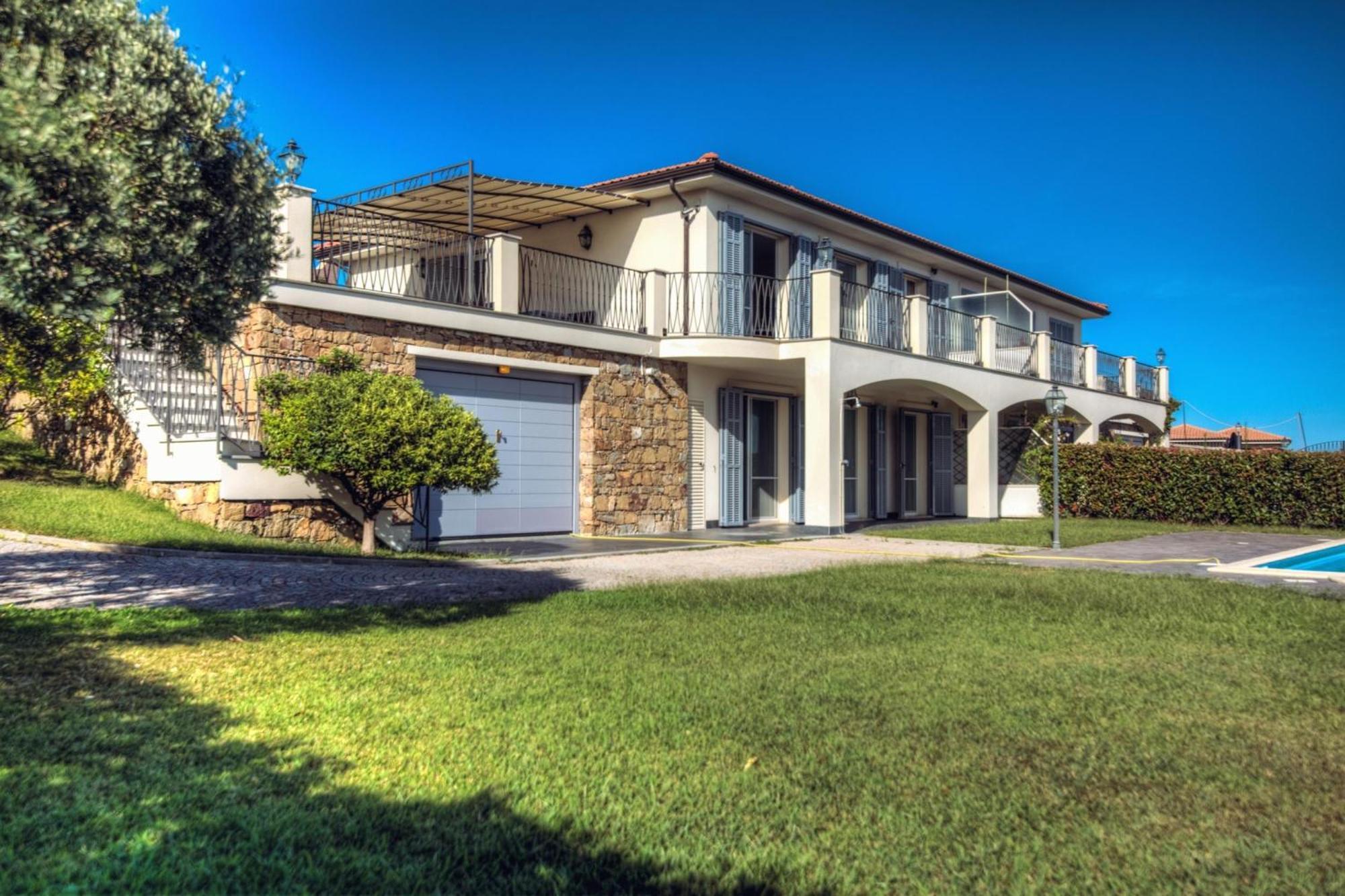 Villa Lucia Riviera Dei Fiori Pool - Happy Rentals サンレモ エクステリア 写真
