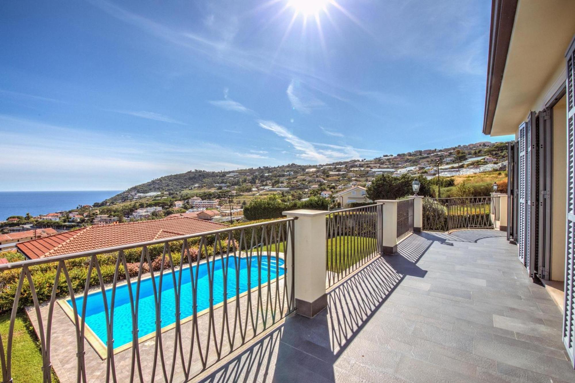 Villa Lucia Riviera Dei Fiori Pool - Happy Rentals サンレモ エクステリア 写真